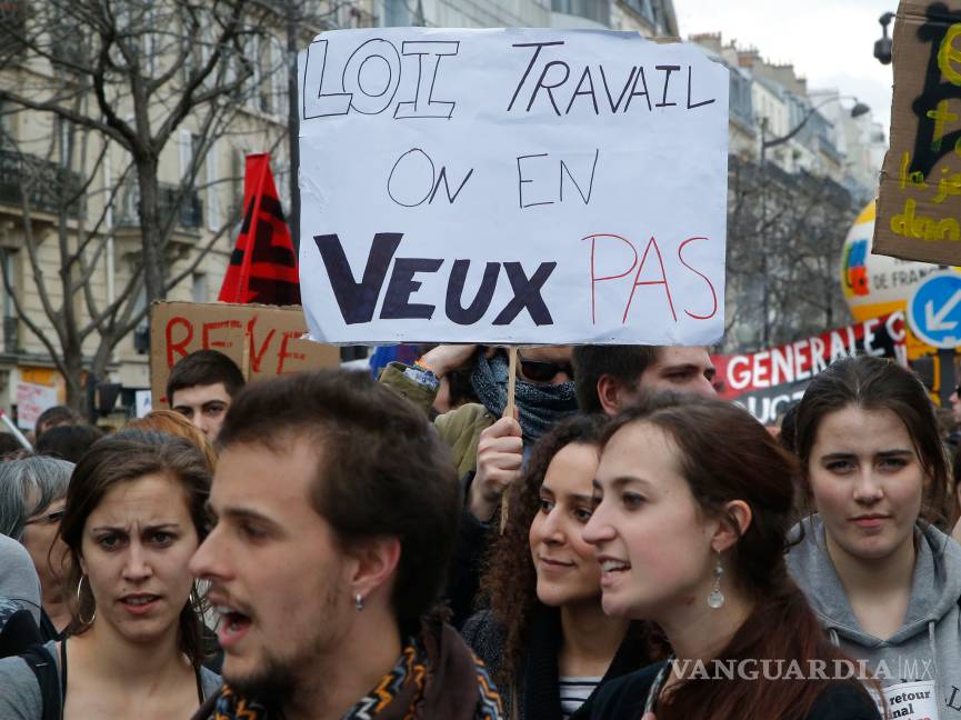 Miles de estudiantes protestan contra reforma laboral en Francia