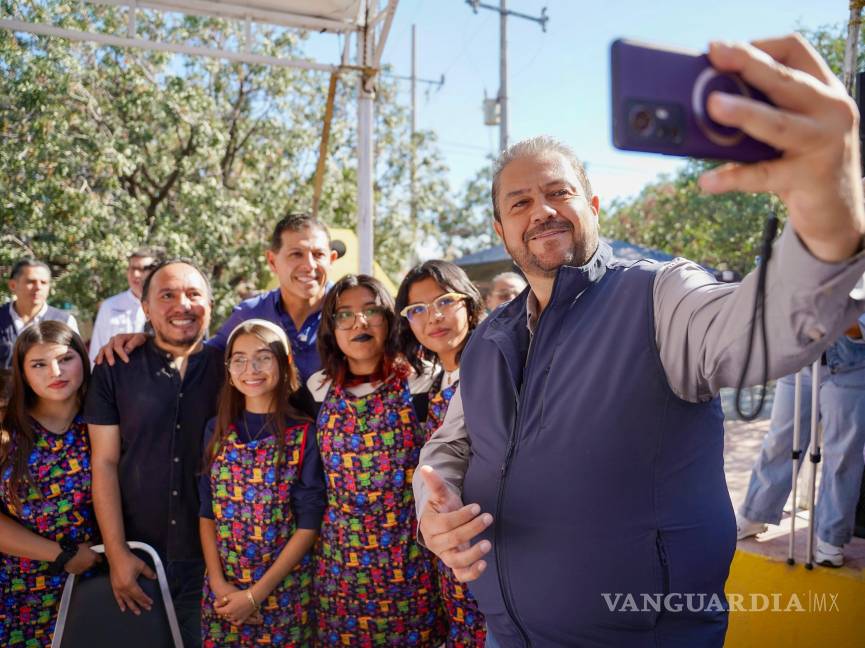 $!La UAdeC, a través de “Lobos en tu Colonia”, y la Preparatoria IMARC se unieron con brigadas de atención social.