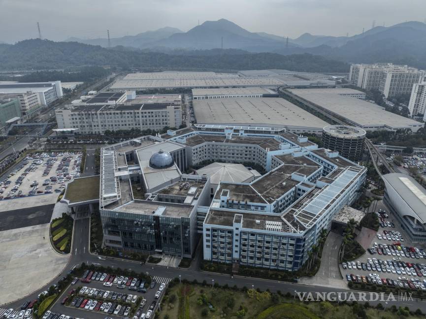 $!Sede de BYD. El mayor fabricante de autos eléctricos del mundo dijo que sus ganancias cayeron casi un tercio en primaverar debido a la competencia de precios