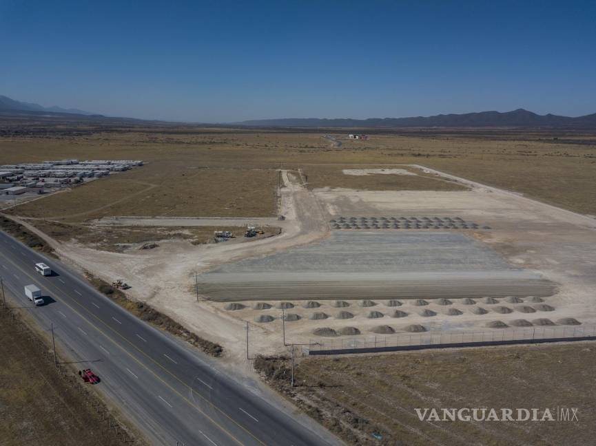 $!En Derramadero se puede apreciar la construcción de nuevas naves industriales, ante un inminente crecimiento por el arranque de producción de vehículos eléctricos.