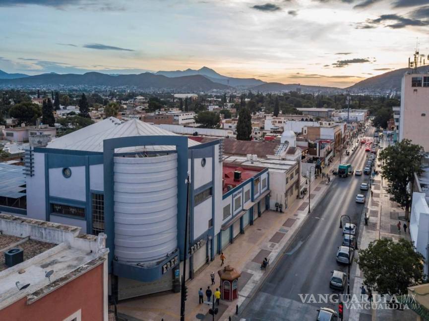 $!¿Recuerdas estos edificios en Saltillo? Estuvieron en lugares por los que seguro has pasado