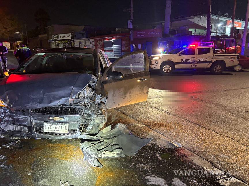$!El Chevrolet Aveo terminó girando 180 grados tras el impacto en Vista Hermosa.