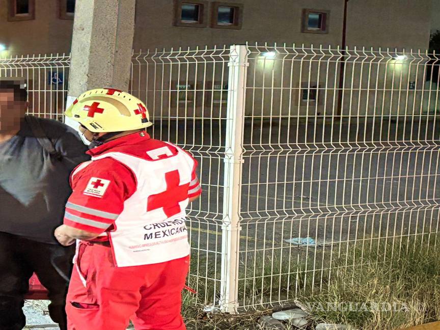 $!El motociclista se negó a ser trasladado a un hospital tras la valoración médica.