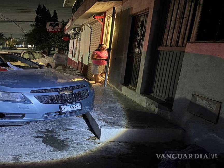 $!Elementos de Tránsito Municipal acudieron al lugar para tomar conocimiento del percance.