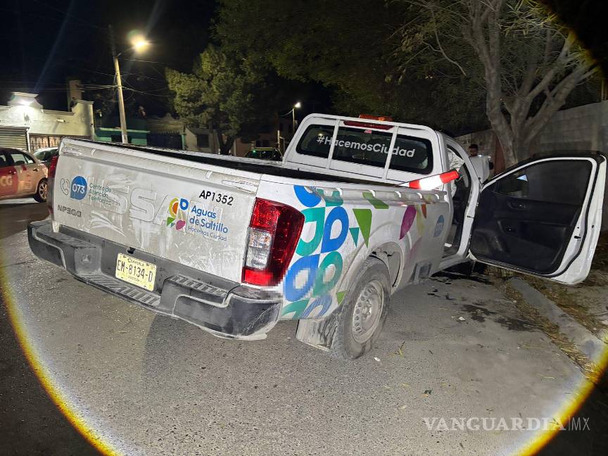 $!Agentes de Tránsito Municipal aseguraron la unidad accidentada en espera de que el propietario responda por los daños.