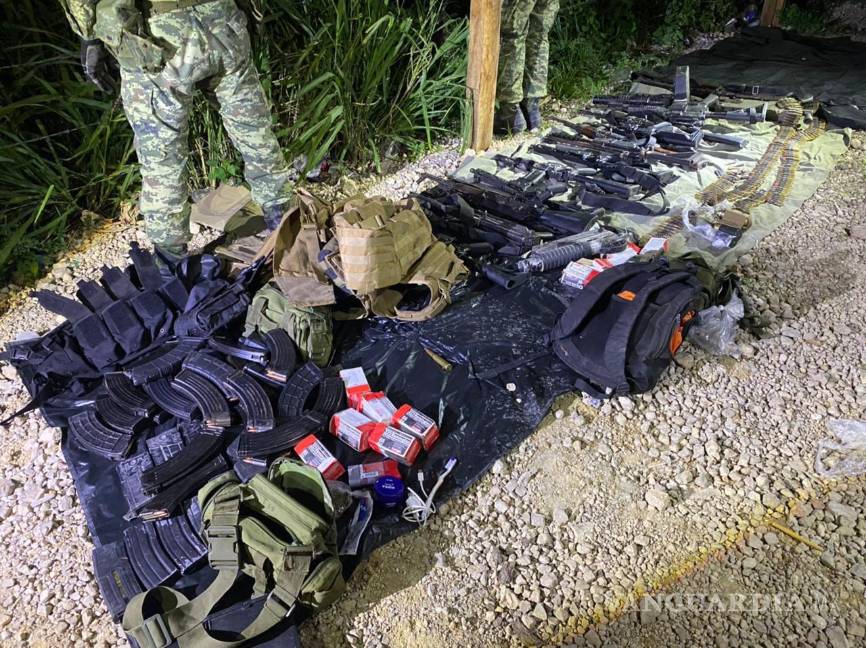 $!Sedena informó la detención de tres personas y el decomiso de armamento; mientras que pobladores se desplazaron a las montañas.