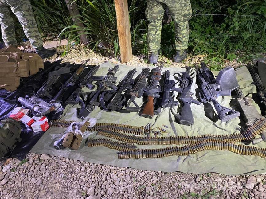 $!Sedena informó la detención de tres personas y el decomiso de armamento; mientras que pobladores se desplazaron a las montañas.