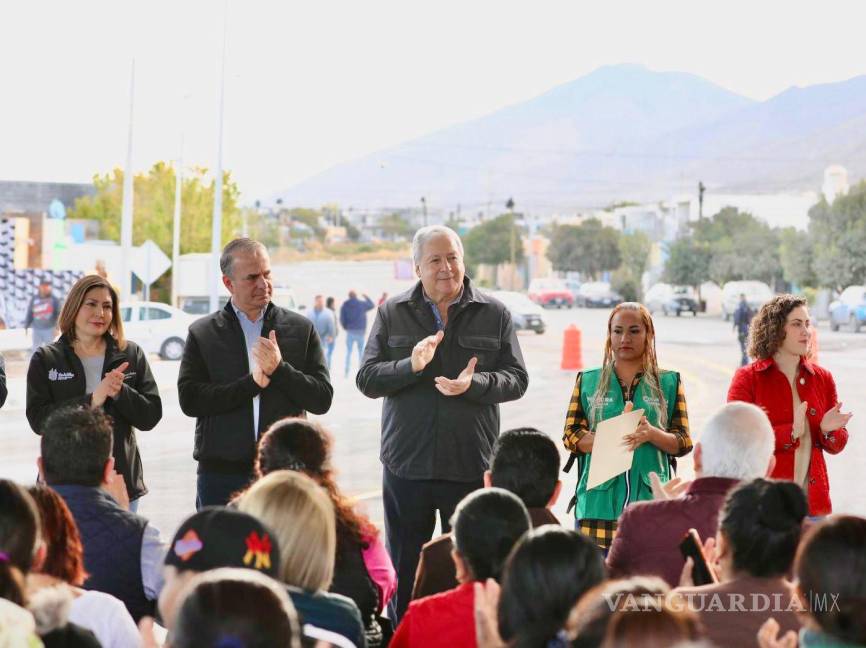 $!El alcalde José María Fraustro Siller encabezó la ceremonia de inauguración (C).