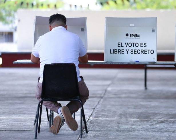 Sostienen que existe el riesgo de inestabilidad política y social si no se escuchan planteamientos distintos a los del Ejecutivo.