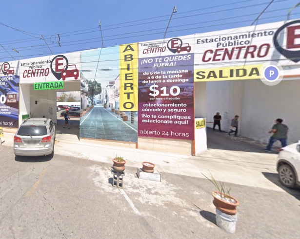 Este estacionamiento se encuentra en donde estuvieron las instalaciones de la Sociedad Manuel Acuña.