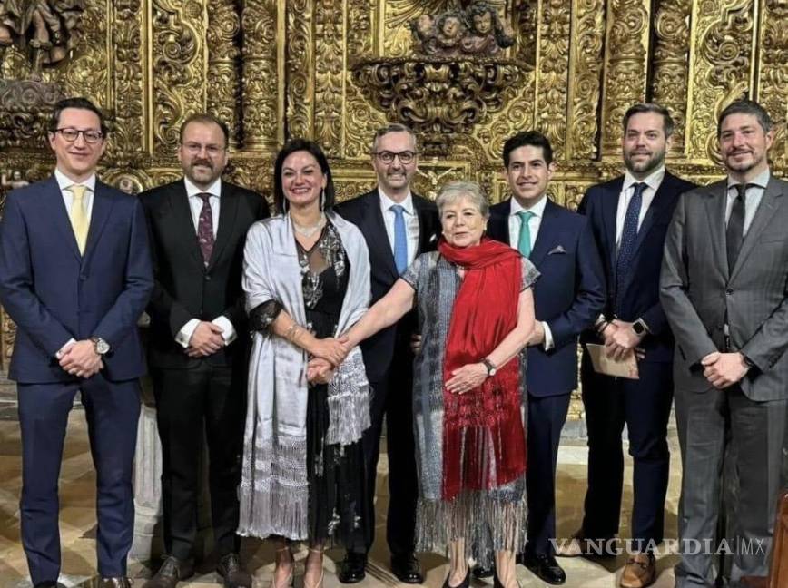 $!Boda de Martín Borrego Llorente (corbata verde), comisionado de Semarnat, y Ionuţ Vâlcu (centro), número dos de la embajada de Rumania en México.