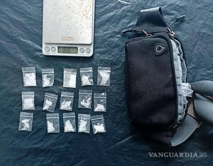 Mujer en Nuevo León denuncia a su exnovia por amenazas; la detienen por posesión de droga