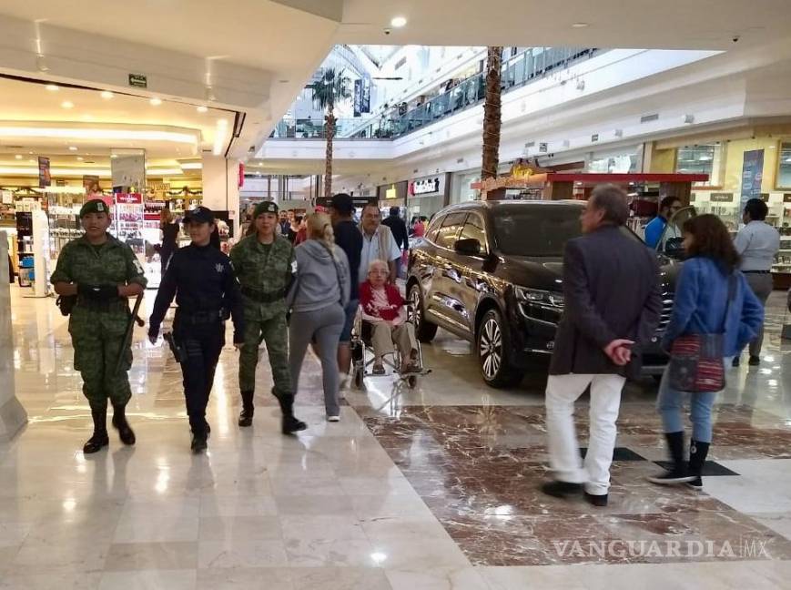 $!Mando Especial activa patrullajes pedestres en centros comerciales de Torreón