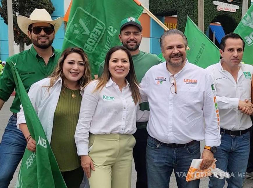$!Lenin Pérez estuvo acompañado este sábado de la líder nacional del Partido Verde, Karen Castrejón.