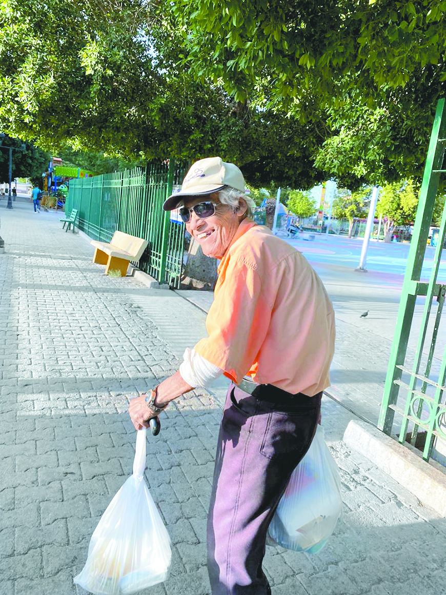 $!Mind in Saltillo: Par de jovencitas reparte despensas en las calles de La Laguna