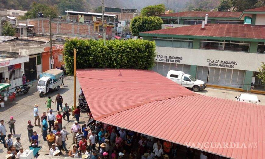 $!“COVID-19 no existe”, pobladores exigen levantar la cuarentena en Chiapas