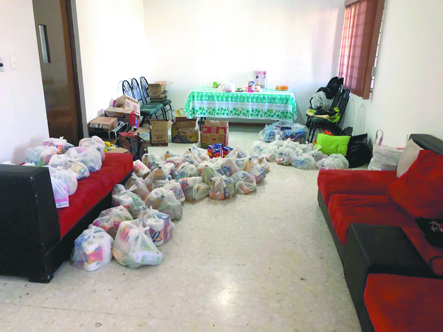 $!Mind in Saltillo: Par de jovencitas reparte despensas en las calles de La Laguna