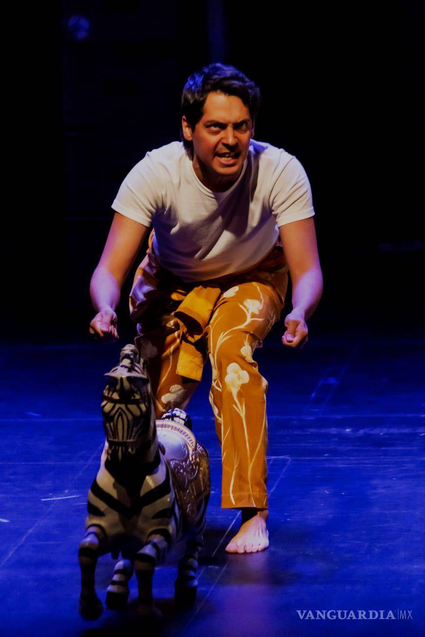 $!Llega a Saltillo la obra de teatro ‘Autobiografía del algodón’, basada en la novela de Cristina Rivera Garza