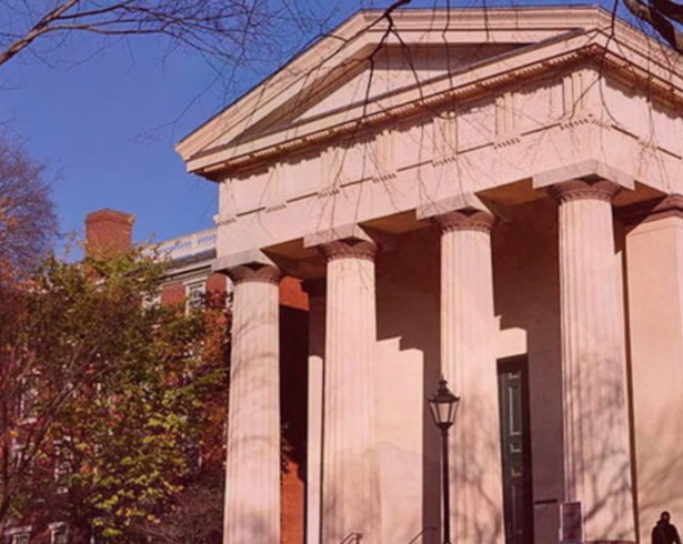 Reportan persona armada en la Universidad de Brown, en Rhode Island