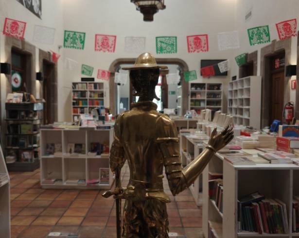 La Librería Monsiváis invita a la Gran Venta Nocturna este jueves 3 de septiembre