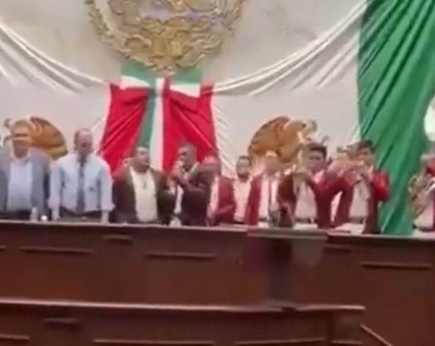 Autoridades de Michoacán investigan la interpretación de un narcocorrido en el Congreso estatal durante evento del Día del Padre; analizan posible apología del delito en recinto legislativo.