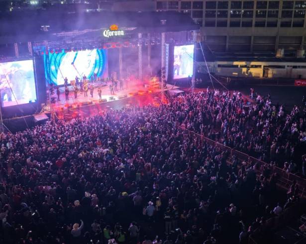 Miles de personas abarrotaron el Biblioparque Norte para disfrutar del concierto de Lenin Ramírez durante el FUTFEST Saltillo 2026.