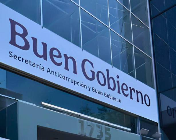 Eréndira López Carreón fue multada e inhabilitada tres meses por presentar información falsa en una contratación pública.