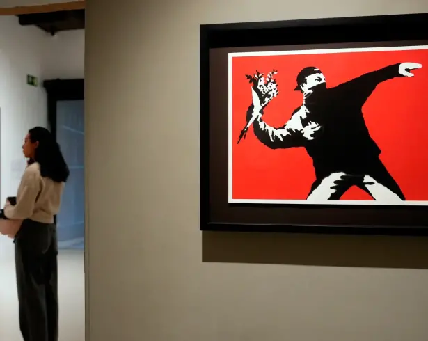 El arte de Banksy continúa su crítica al poder y los sistemas de opresión en nueva exposición