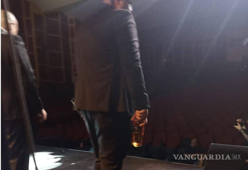 $!Los integrantes de la orquesta también denunciaron consumo de alcohol, uso de vapeadores y lenguaje inapropiado por parte del equipo del rapero dentro del Teatro de la Ciudad Fernando Soler.