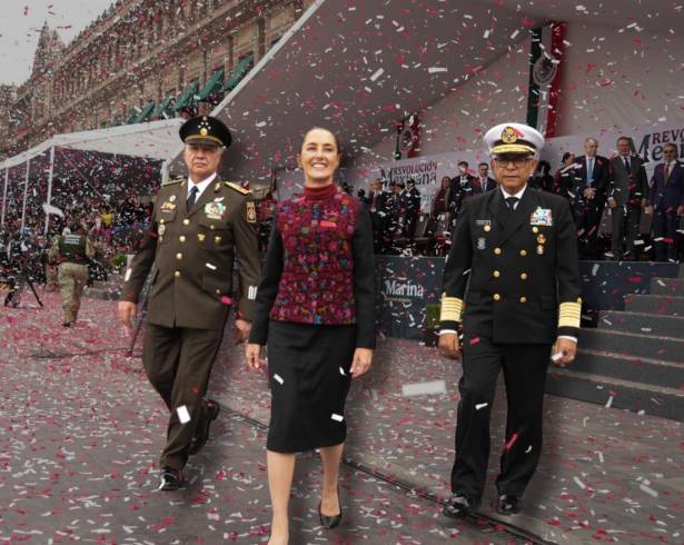 Ricardo Trevilla Trejo, secretario de la Defensa Nacional; Claudia Sheinbaum, Presidenta de México, y Raymundo Pedro Morales Ángeles, secretario de Marina, encabezaron el 114 Aniversario de la Revolución Mexicana en el Zócalo.