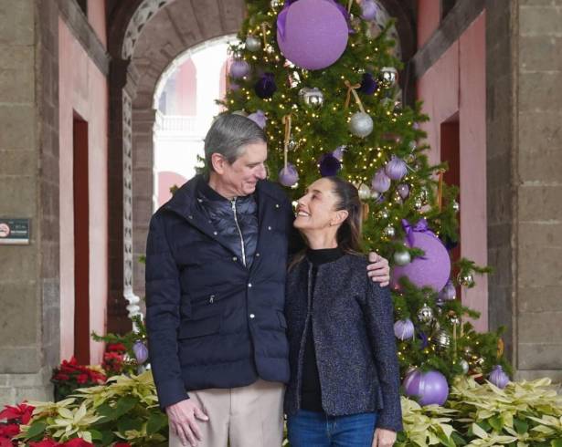 Claudia Sheinbaum, presidenta de México, en compañía de su esposo Jesús María Tarriba enviaron un mensaje de Navidad desde los pasillos de Palacio Nacional.