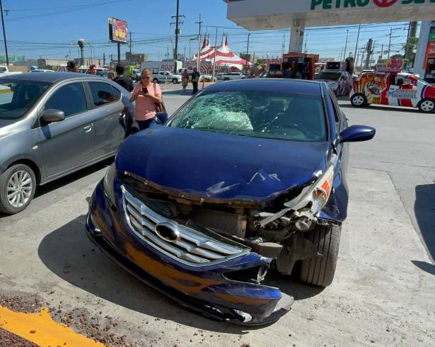 Los dos conductores involucrados aseguraron que el semáforo estaba en verde al momento del accidente.
