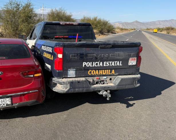 Elementos de Seguridad Pública lograron interceptar el vehículo tras una peligrosa persecución.