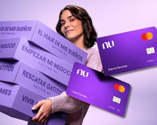 La Cajita Turbo es una opción de ahorro integrada a la Cuenta Nu de Débito que ofrece un rendimiento anual del 13% y liquidez inmediata, disponible para usuarios que realicen al menos una transacción mensual con sus tarjetas Nu.