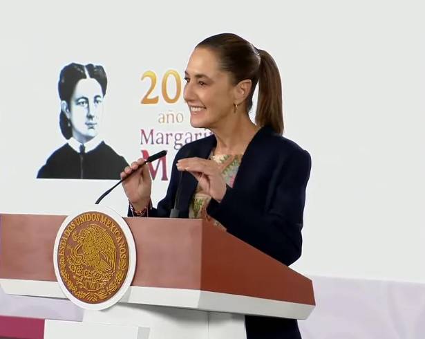 La presidenta Claudia Sheinbaum afirmó que los libros de texto gratuitos continuarán y reconoció el trabajo de Marx Arriaga, aunque cuestionó la forma en que se manejó su salida de la SEP.