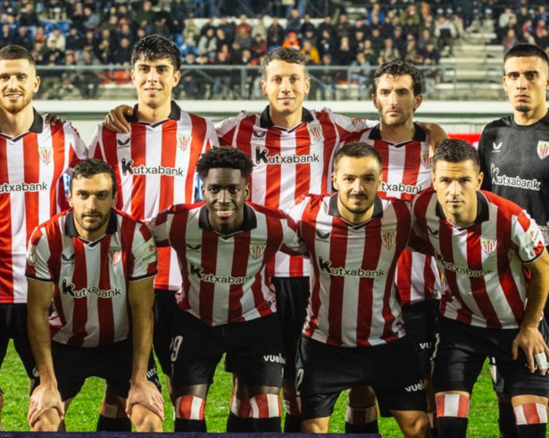 El guardameta mexicano intervino con acierto en centros y balones largos durante los 90 minutos reglamentarios.