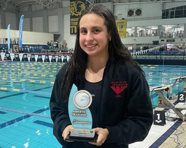 La joven nadadora sumó seis medallas entre pruebas individuales y relevos, destacando su consistencia en el Abierto Nacional de Natación Curso Corto 2025.