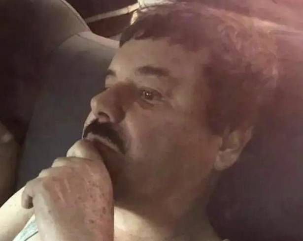 Joaquín ‘El Chapo’ Guzmán fue recapturado el 8 de enero de 2016 tras escapar por el drenaje en Los Mochis. Durante las horas posteriores intentó sobornar a los policías que lo detuvieron y advirtió sobre un posible rescate armado.