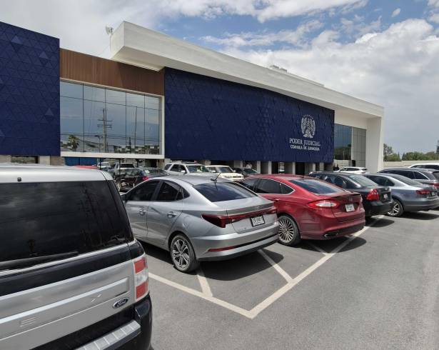 Los trabajos permitirán habilitar más de 200 nuevos cajones de aparcamiento frente al complejo judicial de Saltillo.