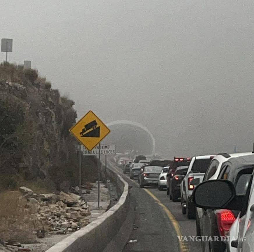 $!Las condiciones climatológicas, como neblina y precipitación, influyeron en la salida anticipada de conductores.