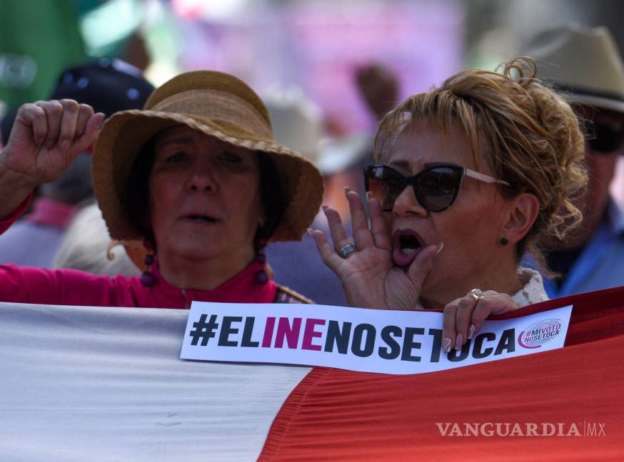 Así toman las calles y plazas miles de mexicanos para defender al INE (Fotos)