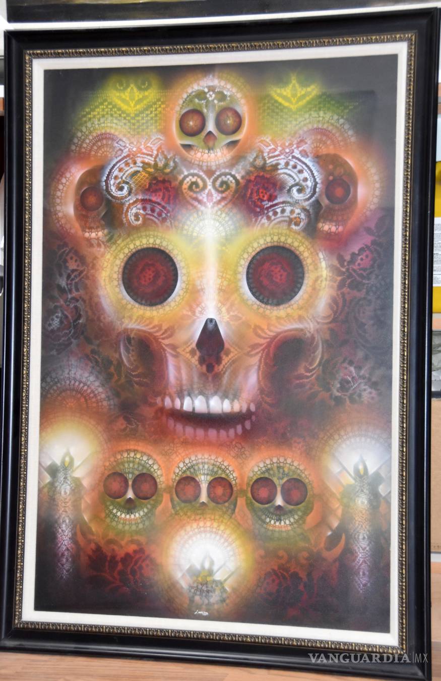 $!Jesús Molina, un pintor mexicano que “resucita” a los difuntos en su taller automotriz