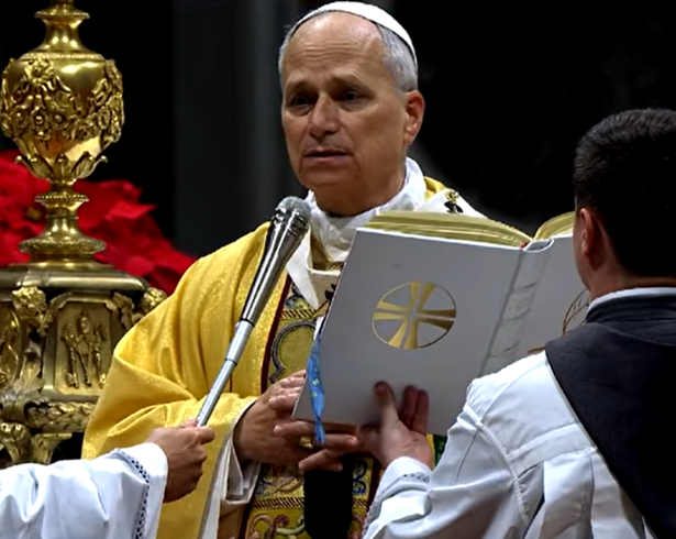 Durante este 24 de diciembre se desarrolló un evento histórico, al ser el día en que el papa León XIV celebró su primera Misa de Gallo en la Basílica de San Pedro, a solo unas cuantas horas de la Navidad.