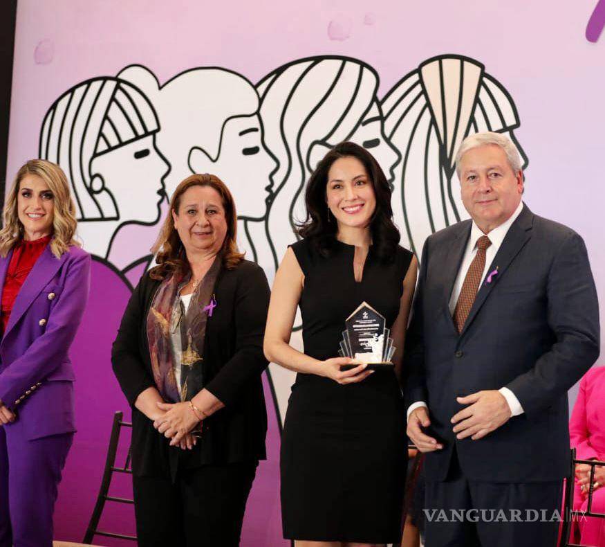 $!Lourdes Morales Oyervides, Ingeniera Química, recibió el premio en la categoría Académica y/o Científica.