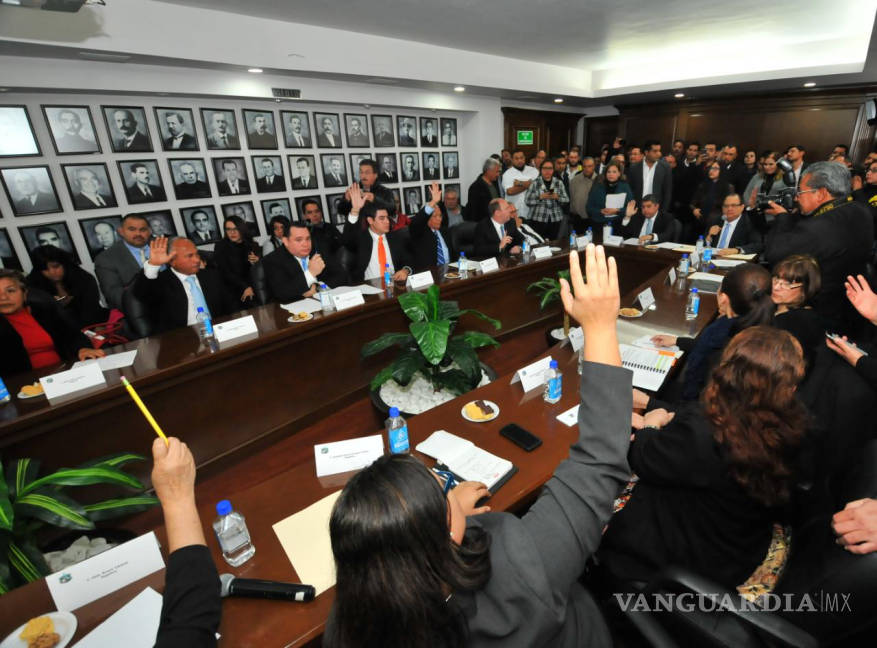$!César Flores solicita al contralor mantener orden en sesiones de cabildo de Monclova