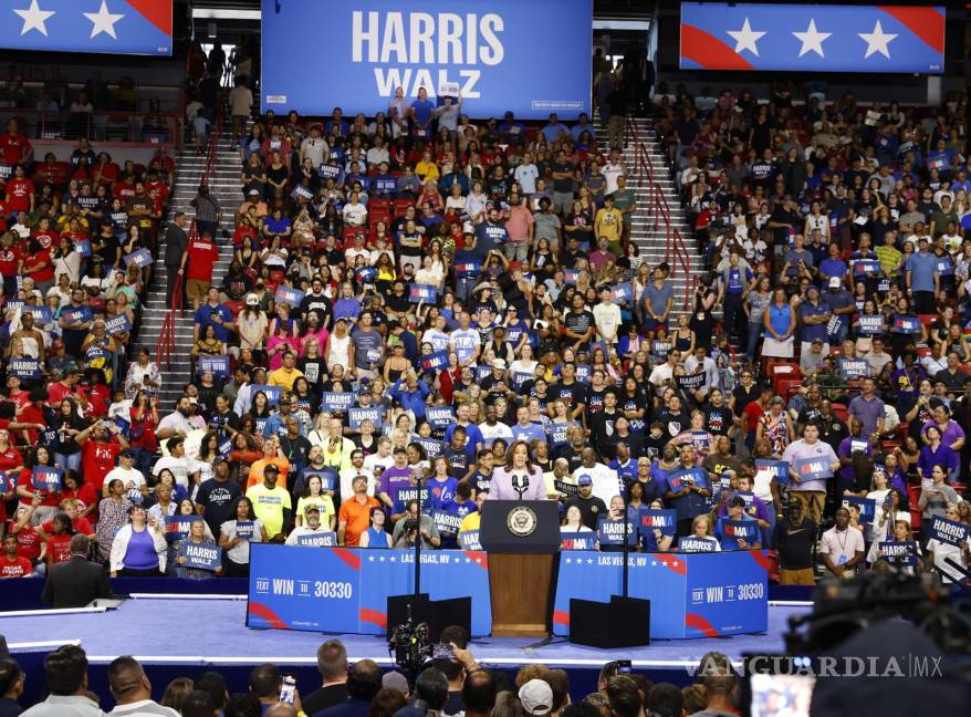 $!La candidata presidencial demócrata a la vicepresidenta Kamala Harris en un mitin en el Centro Thomas y Mack de la Universidad de Nevada Las Vegas.