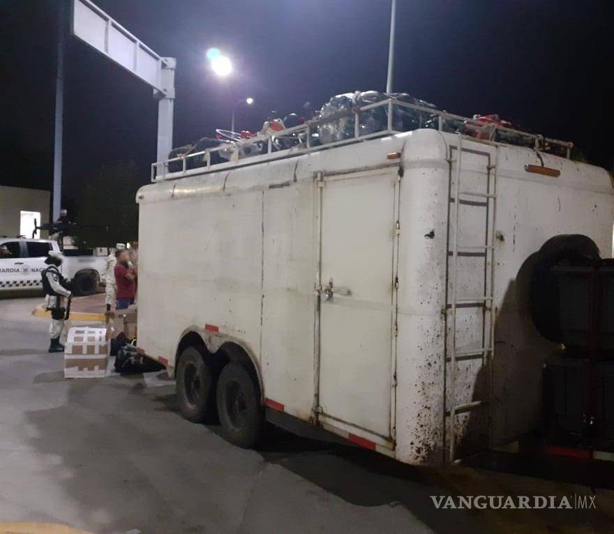 $!En el remolque ubicaron 16 cajas de cartón de diversos tamaños.