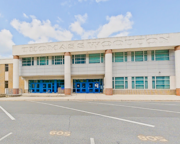 Un estudiante resultó herido por arma de fuego durante un tiroteo en la escuela secundaria Thomas S. Wootton, en Rockville, Maryland.
