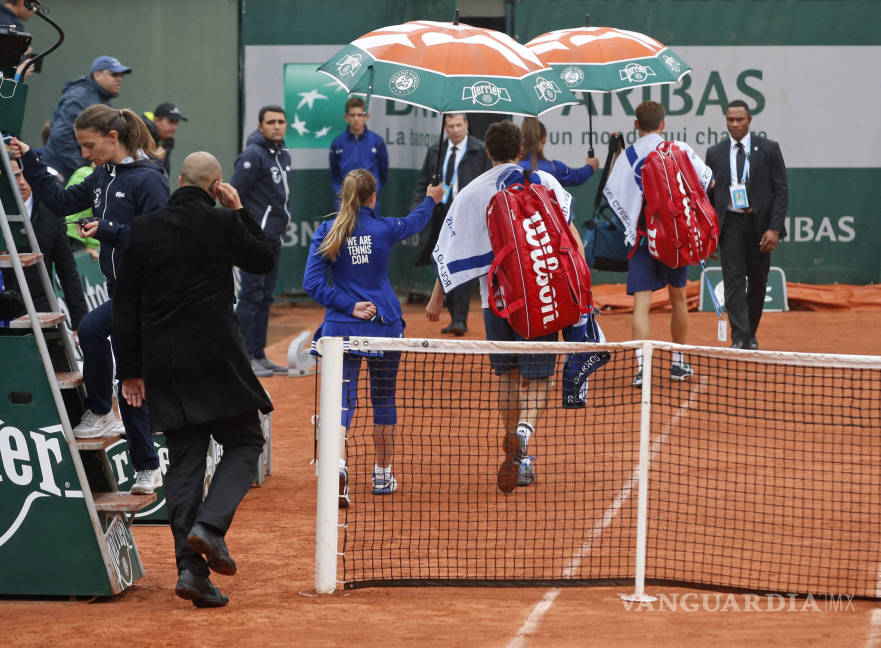 $!Lluvia no da tregua en Roland Garros; Djokovic espera