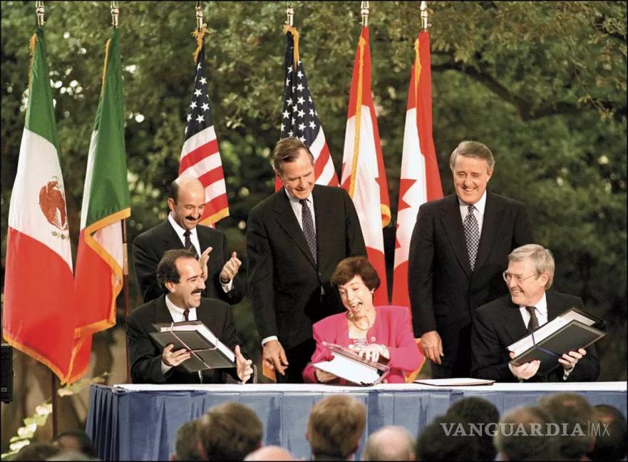 $!La firma del TLCAN, en 1994, fue la gran apertura del país al mundo.